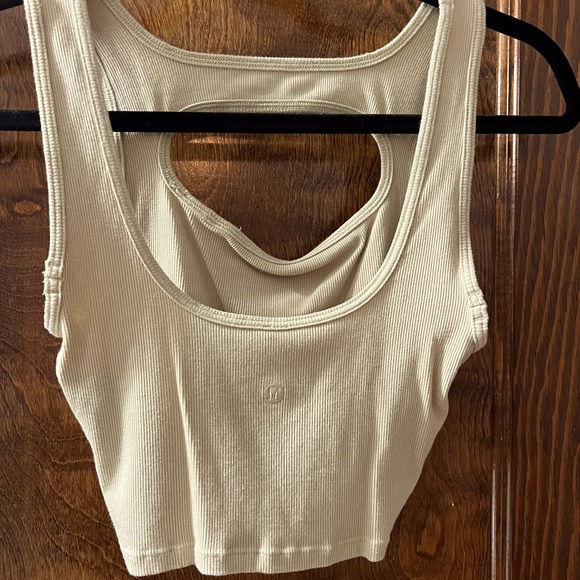 Lululemon crop tank with cutout chest. Size 4 - Picture 2 of 6
